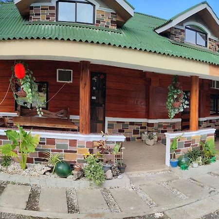 Blue Lagoon Inn, パガッドパッド エクステリア 写真